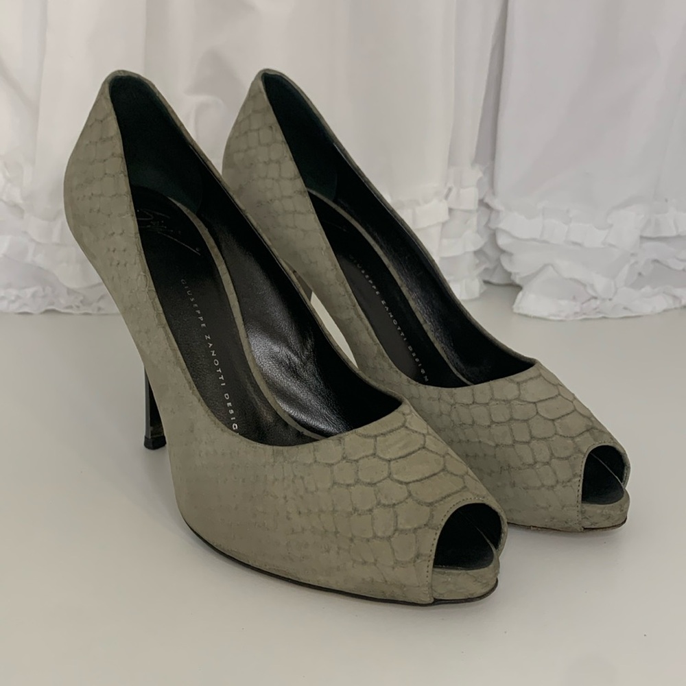 Giuseppe Zanotti Grey Suede Leather Snake Embossed Print Black Heel Sz 39.5 (9)